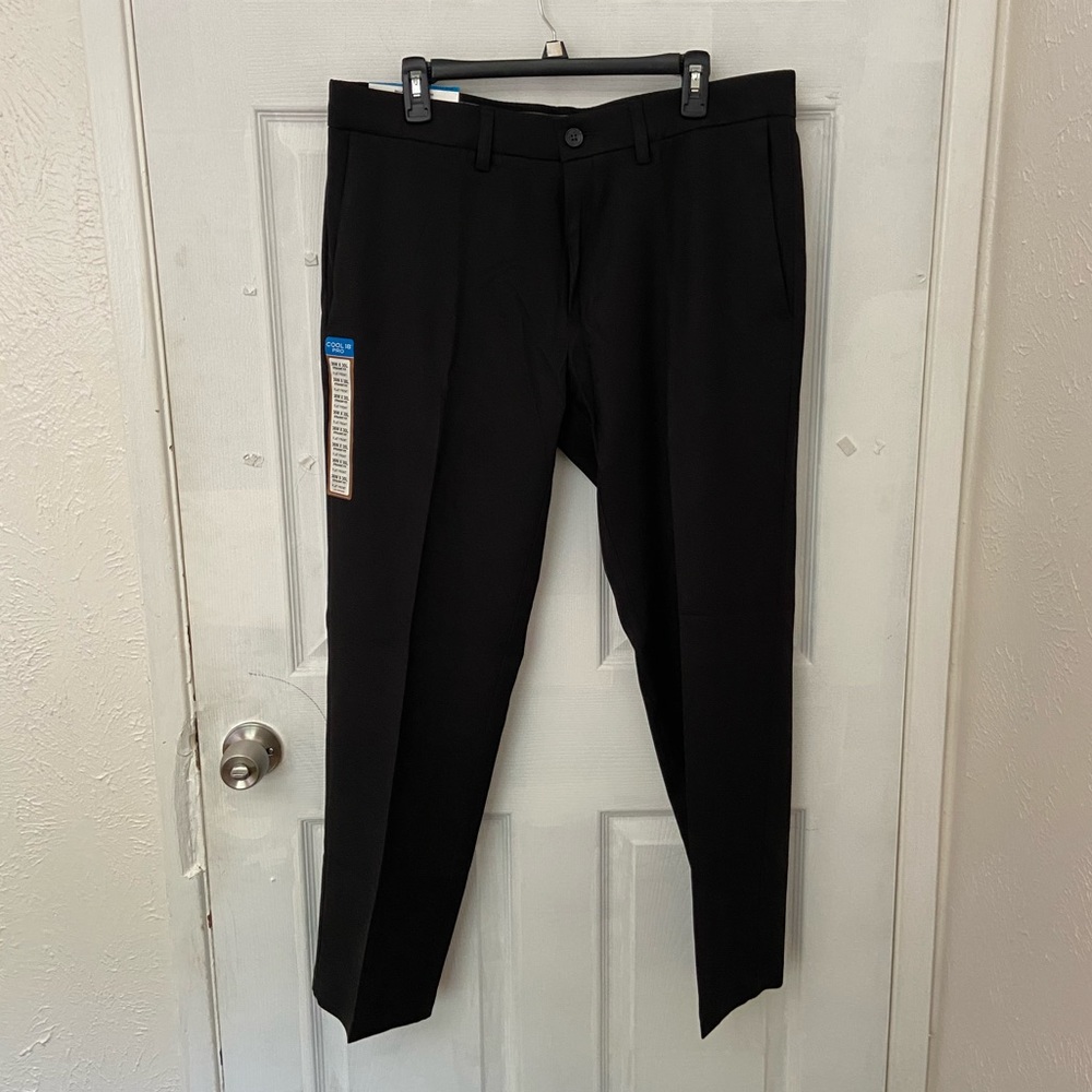 36 W & 30 L.  Black HAGGAR COOL 18 PRO pants.